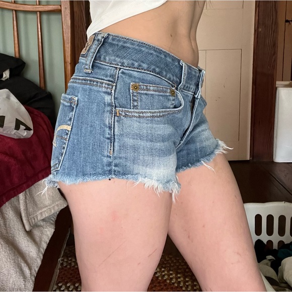 American Eagle Low Rise Jean Shorts - Picture 4 of 4